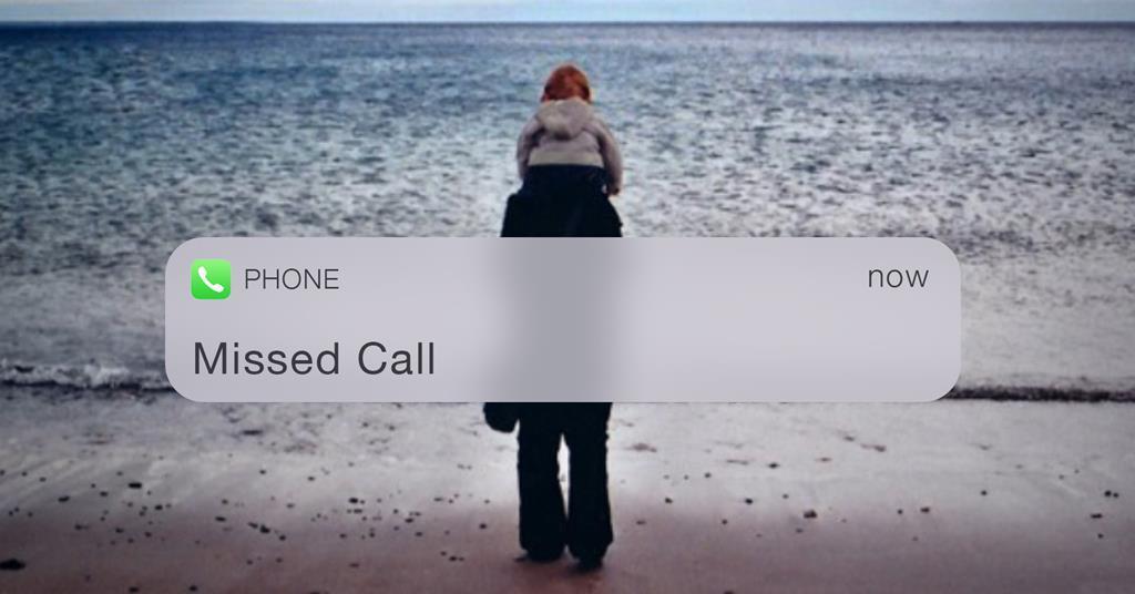 A missed call button appears over an image of a mother and child looking at the sea